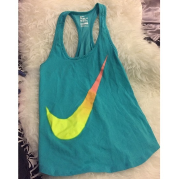 Nike Tops - Nike Medium Workout Shirt
